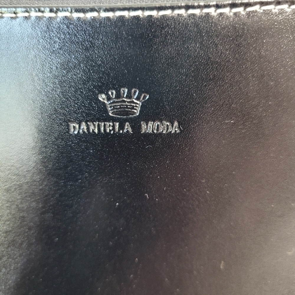 Daniela Moda Baguette handbag/purse Blk and tan CLASSIC Elegance